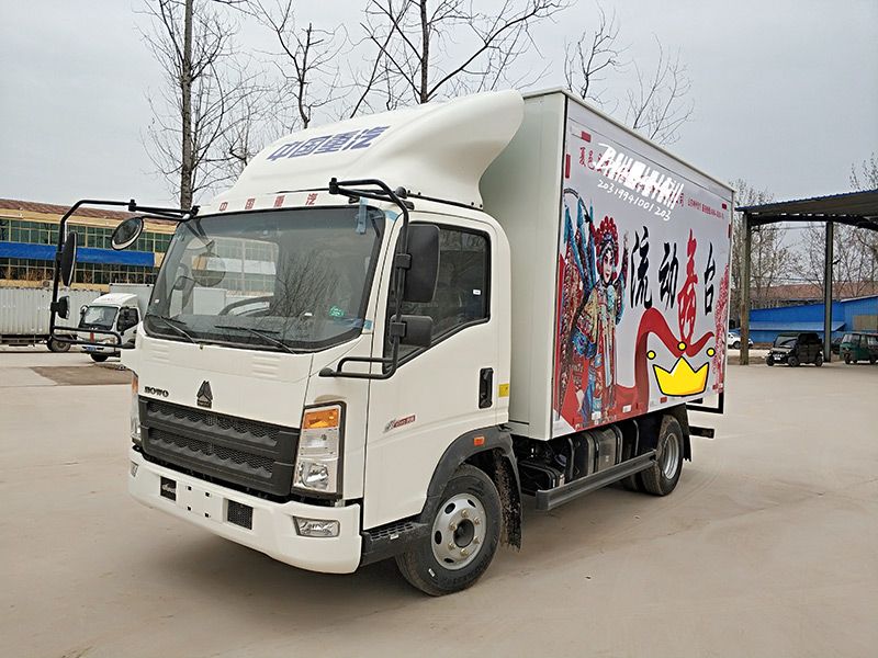 中國(guó)重汽4.2米藍(lán)牌舞臺(tái)車(chē)